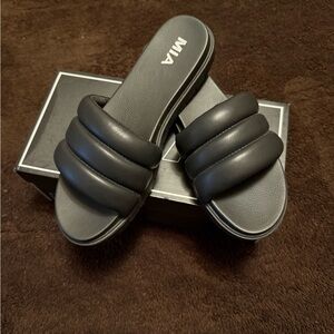 MIA Women's Black Padded Sandals Size 8.5